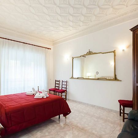 Caterina One O One - Embassy Apartment ローマ エクステリア 写真